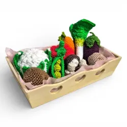 Cosse de petits pois ouverte et champignons au crochet, jeu d'imitation Montessori pour apprendre les légumes.