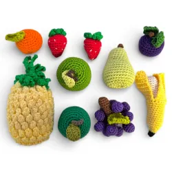 Détail fruits au crochet ananas en fil Caline et banane à peler jouet imitation.