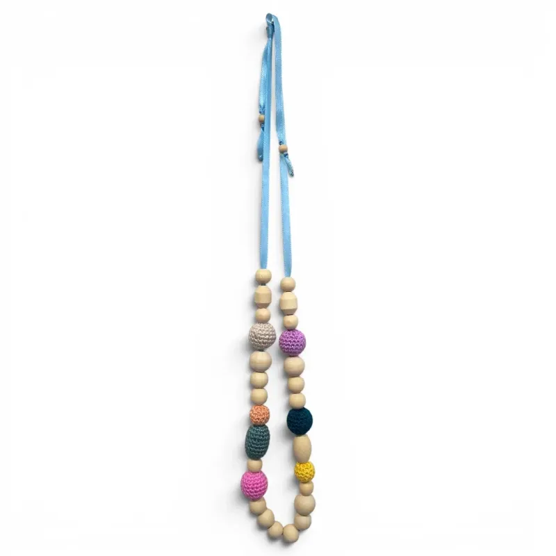 collar-lactancia-ganchillo-madera-azul-ajustable